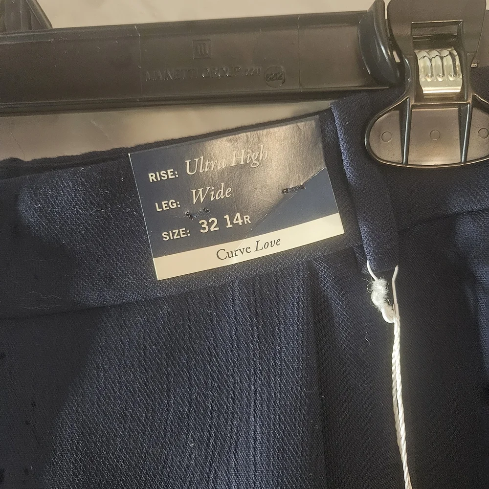 Abercromie & Fitch Women's  "Solan Tailored Pant" Size 32/14 R - Picture 3 of 6
